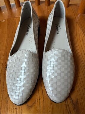Trotters Woven Slip-On Flats in Cream
